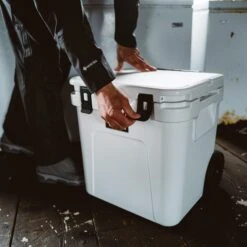 Yeti Coolers ROADIE 48 WHEELED - Kühlbox -Outdoor Produkten Geschäft 5638039355 x roadie 48 wheeled yeti coolers 24